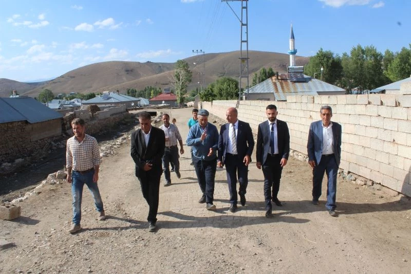 Çaldıran’da selzedelerin yaraları sarılıyor
