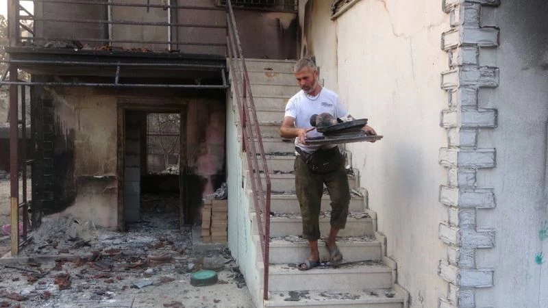 Orman yangınında arkadaşına yardıma gitti, döndüğünde evini küle dönmüş halde buldu
