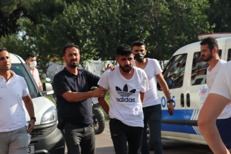 Filmleri aratmayan kovalamaca, aracı bırakıp kaçmaya çalışırken yakaladılar: 4 gözaltı
