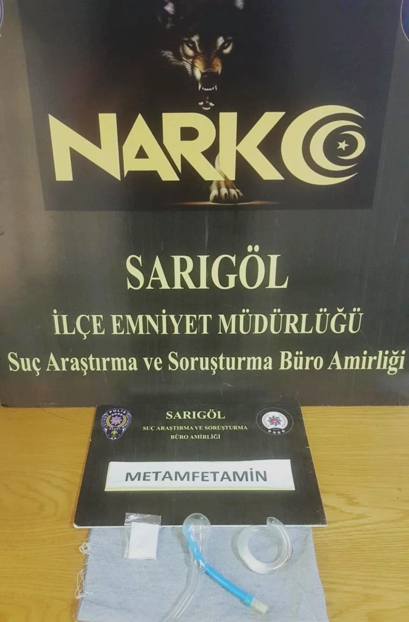 Üst aramasında uyuşturucuyla yakalandılar
