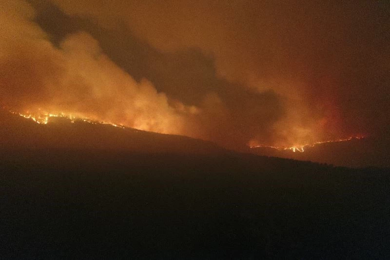 Menteşe’de 2 köy daha boşaltıldı, alevlerin sardığı bölge kızıla büründü
