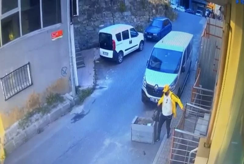 (Özel) Böyle dolap görülmedi, duvara delik açıp 130 bin TL’lik saati çaldılar
