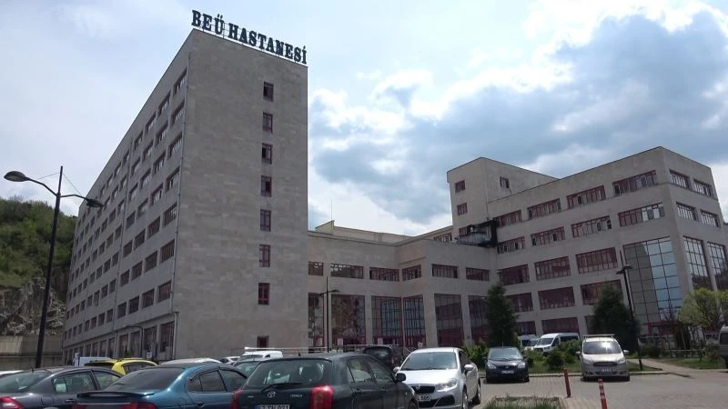 Gece yarısı eve girip belediye başkanının ağabeyi ve yengesine saldırdılar
