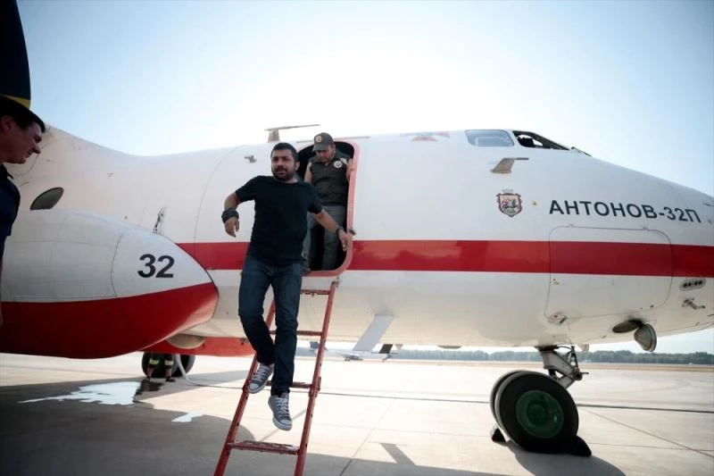 Oxford mezunu özel jet pilotu orman yangınına müdahale çalışmalarına gönüllü katıldı