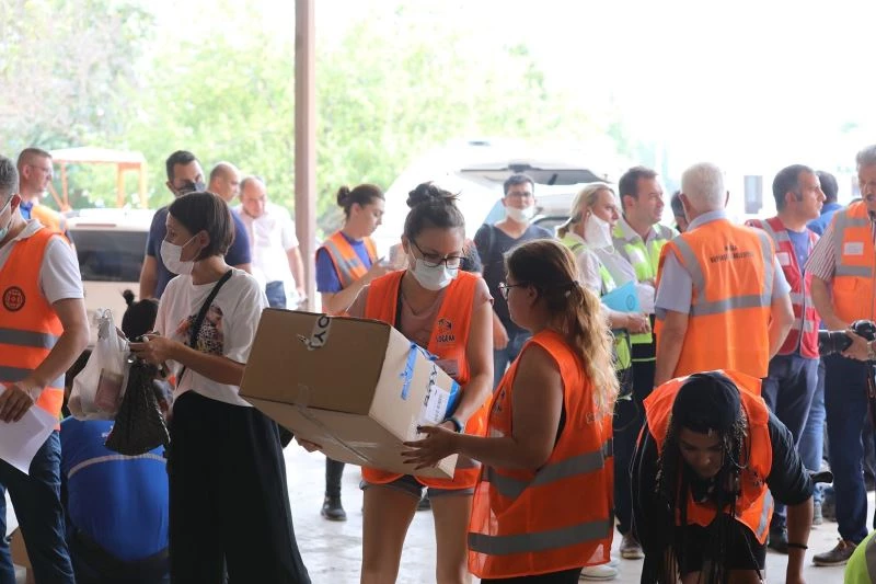 Yardım noktalarında büyük yoğunluk
