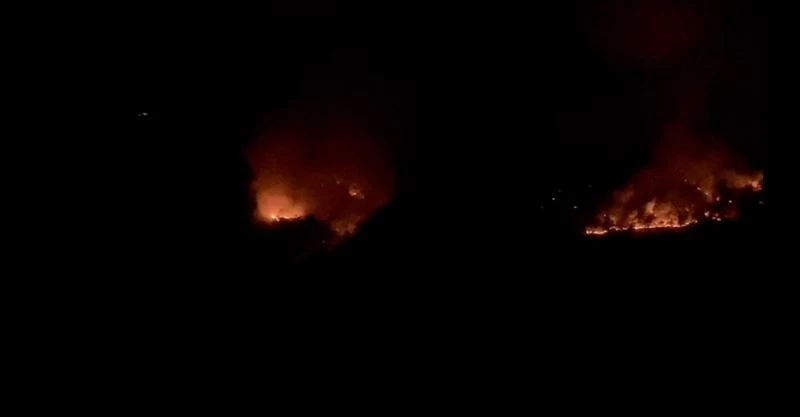 Sütçüler’deki yangına havadan gece müdahalesi
