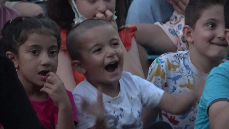 Pet şişe getirene tiyatro, dondurma, gazoz bedava
