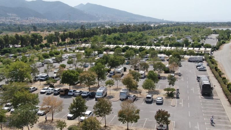 (Özel) Karavancılar, yangından kaçıp şehir merkezinde kamp kurdu
