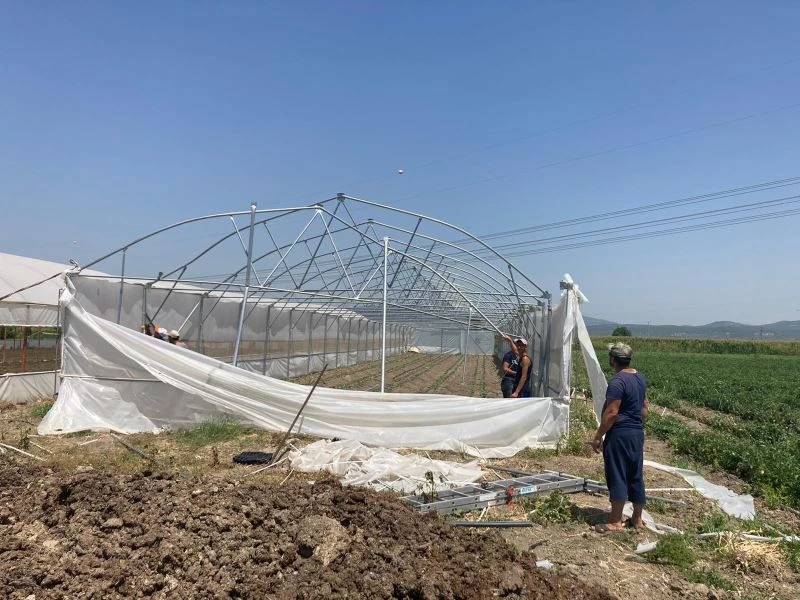 Fırtınada zarar gören seralar bakıma alındı
