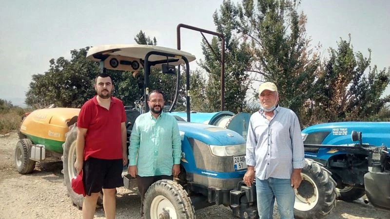 Tankerlerini dolduran traktörler hazır bekliyor
