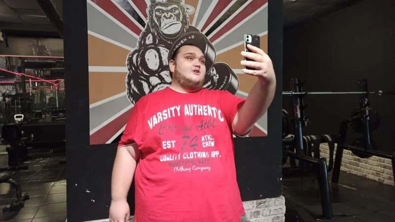 Kilo vermek için girdiği spor salonunda milyonlarca izlenmeye ulaştı
