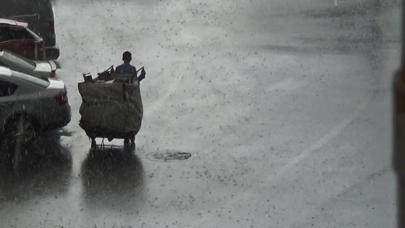 Diyarbakır’da bardaktan boşalırcasına yağmur
