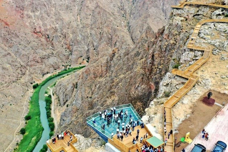 Nefes kesen teras hizmete açıldı
