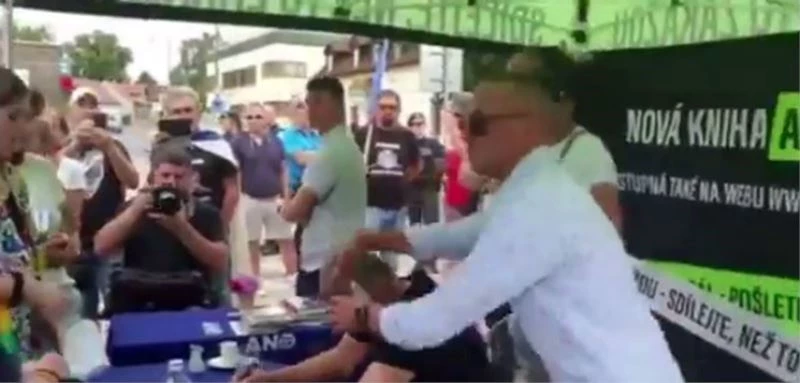 Çekya Başbakanı Babis’e yumurtalı saldırı
