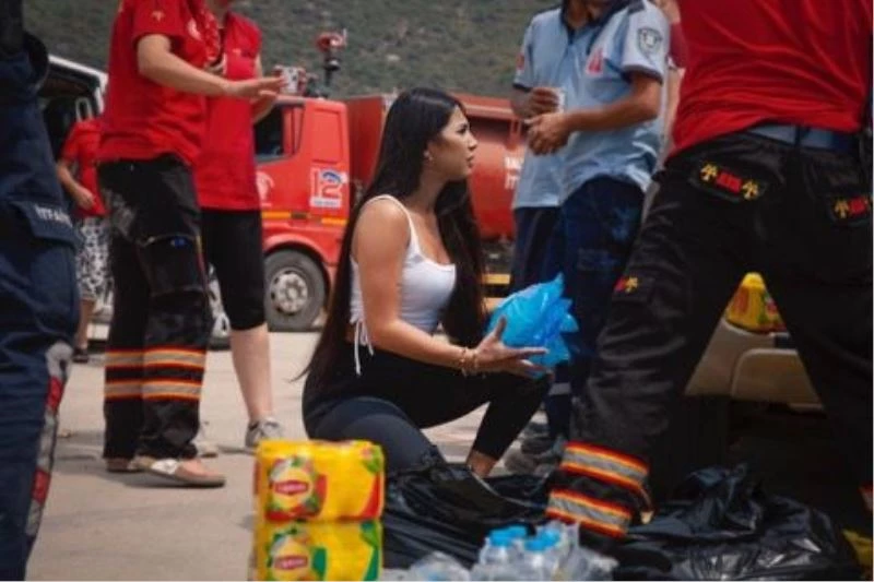 Sanatçı Azra Yünlü, yangınla mücadelede yardıma koştu
