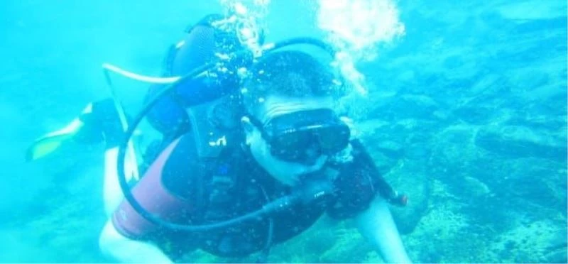 Bitlisli dalgıçlardan Van Gölü’ne anlamlı dalış
