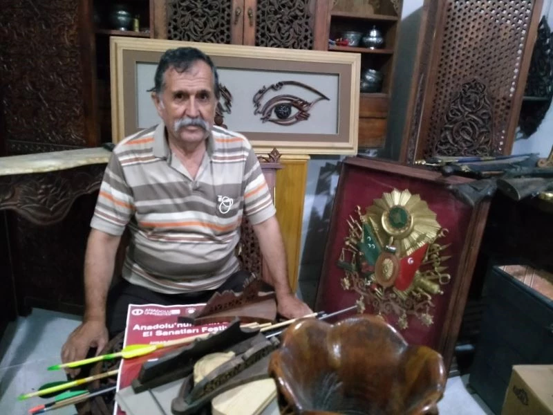 Ahşap oyma sanatını yaşatmaya çalışıyor
