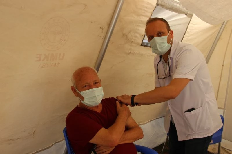 Manisa’da randevusuz aşı çadırına büyük ilgi
