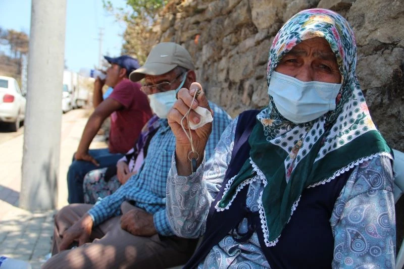 Elinde sadece traktörünün anahtarı kaldı
