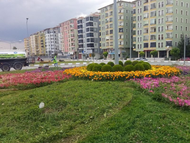 Çorum’da belediye kenti çiçeklerle donatıyor
