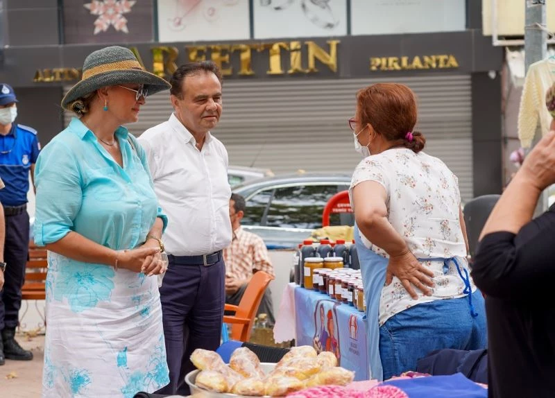 Başkan Şahin ’Üretici Kadınlar Pazar’ını ziyaret etti
