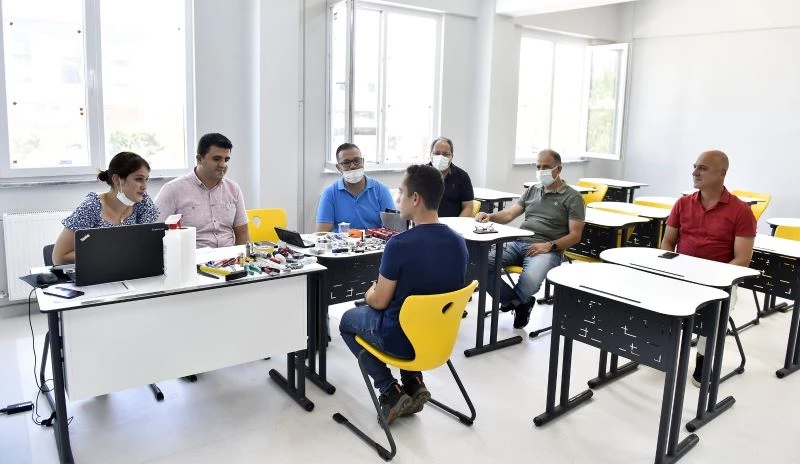 Adaylar OSB Teknik Koleji’ne kayıt olabilmek alet kullanıp hayallerini anlattılar
