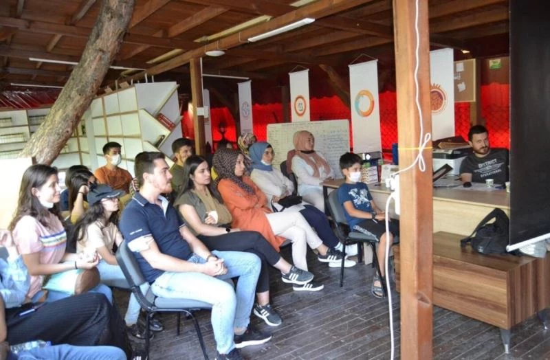 Afyonkarahisar’da genç liderlerin atölye çalışmaları başladı
