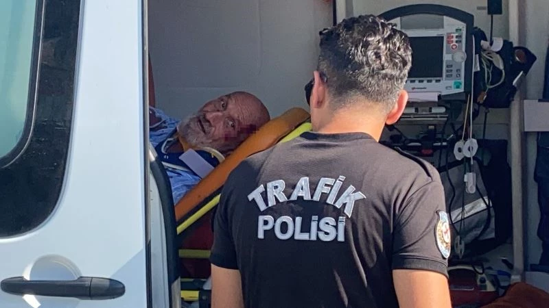 (Özel) İstanbul’da motosiklet hafriyat kamyonuna çarptı: 1’i ağır 2 yaralı
