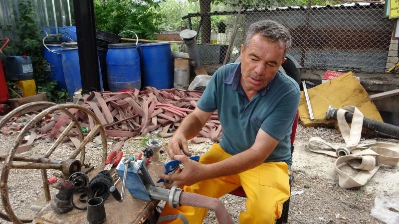 Yanan hortumları onararak arkadaşlarına 