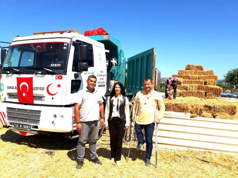 Yunusemreli muhtarlar aidatlarını bağışlayarak yangın bölgeleri için yem desteğinde bulundu
