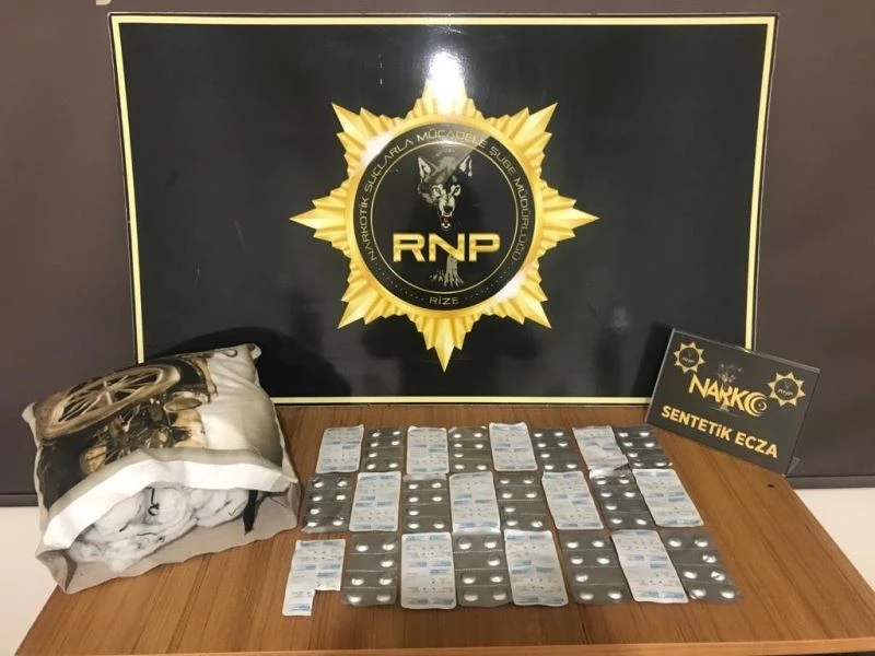 Yastığa sakladığı uyuşturucu polisten kaçmadı
