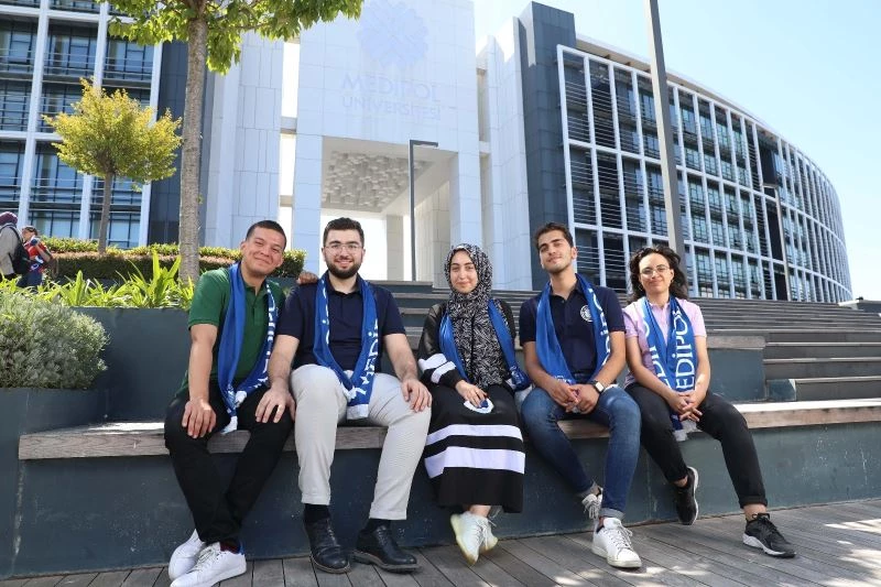 Medipol, YKS’de dereceye girip kendisini seçen öğrencileri açıkladı
