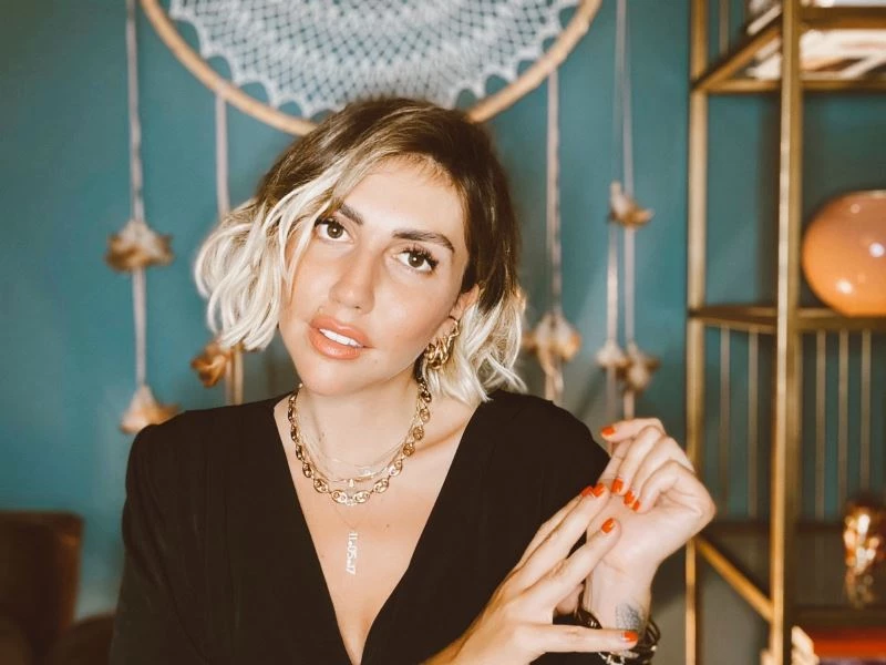 Takipçilerinin hikayelerini kitapta toplayacak
