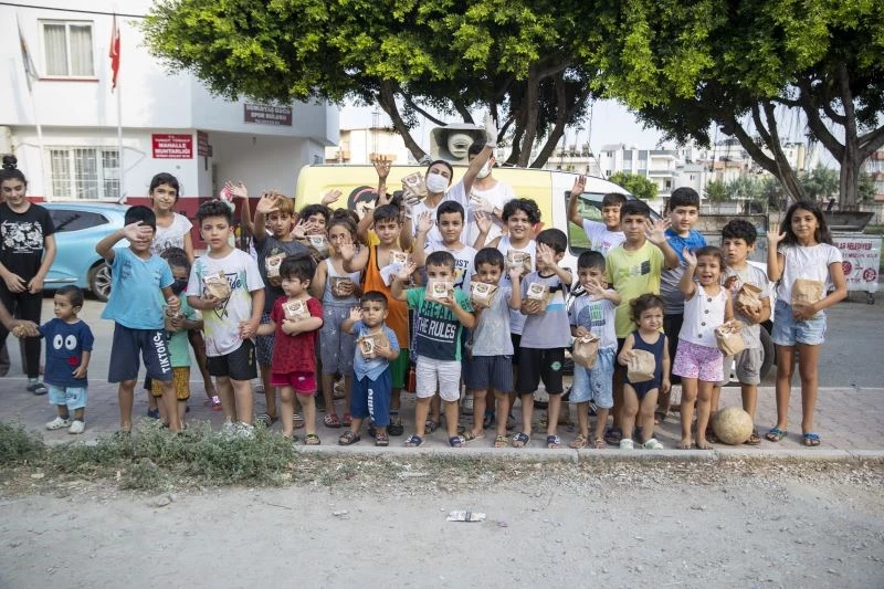 Mersin Büyükşehir Belediyesinden çocuklara bu kez de kokulu çörek
