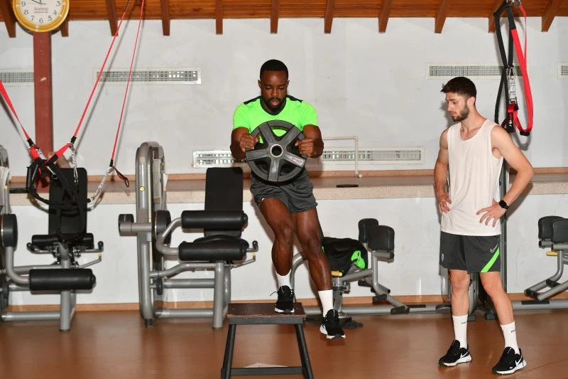 Bursaspor günün ilk antrenmanında kuvvet çalıştı
