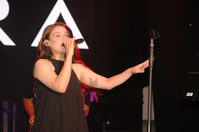 Zehra, Bodrum kalesinde fırtına gibi esti
