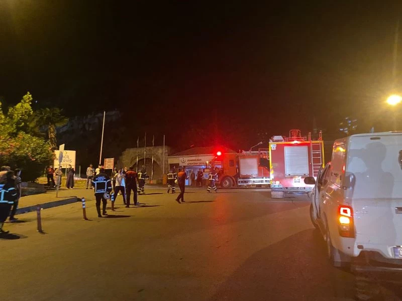 Hastane inşaatında yangın ihbarı yapıldı, gerçek olay yerine gelince anlaşıldı
