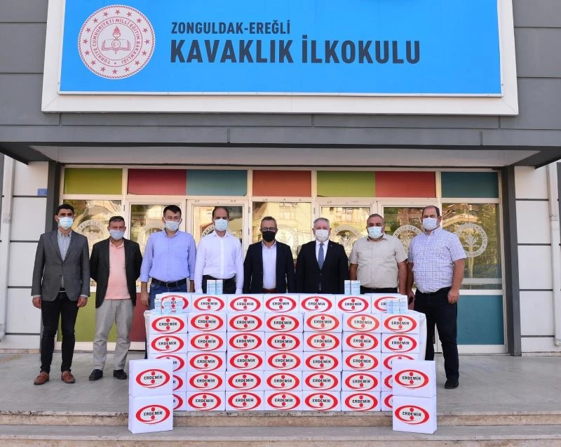Erdemir’den bölge okullarına dezenfektan desteği

