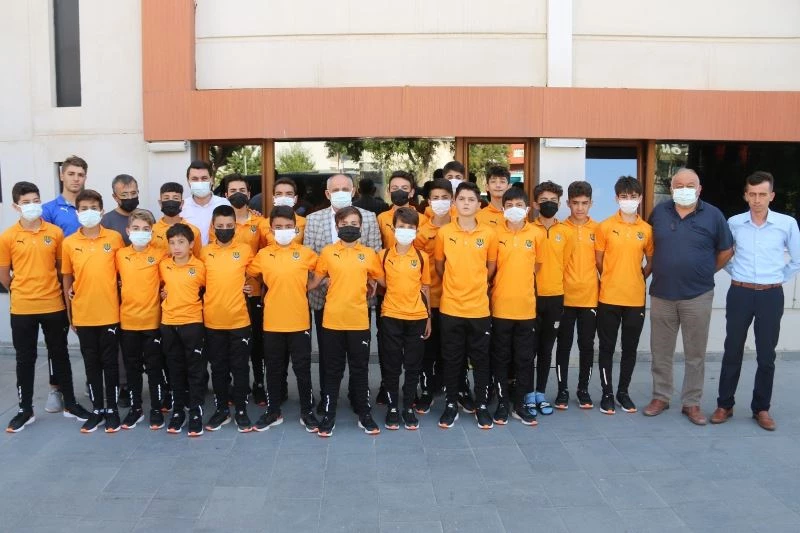 Yahyalı Türk futbolunun geleceğine yatırım yapıyor
