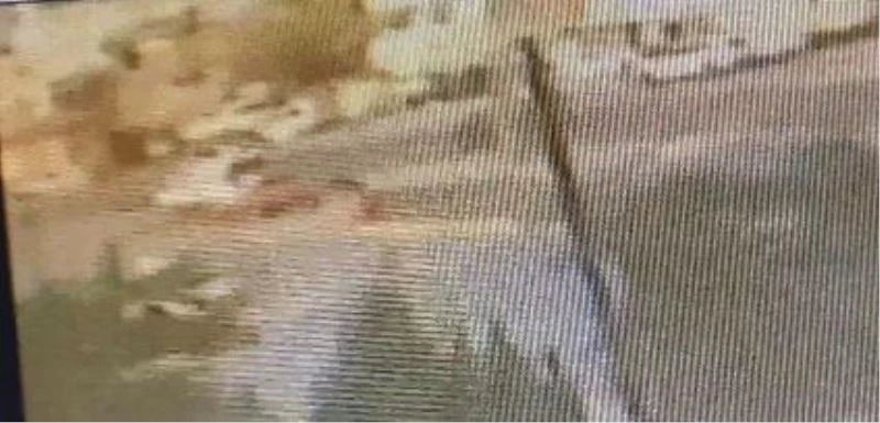 Tünele girmek için hatalı şerit değiştiren sürücü takla atan otomobilde sıkıştı
