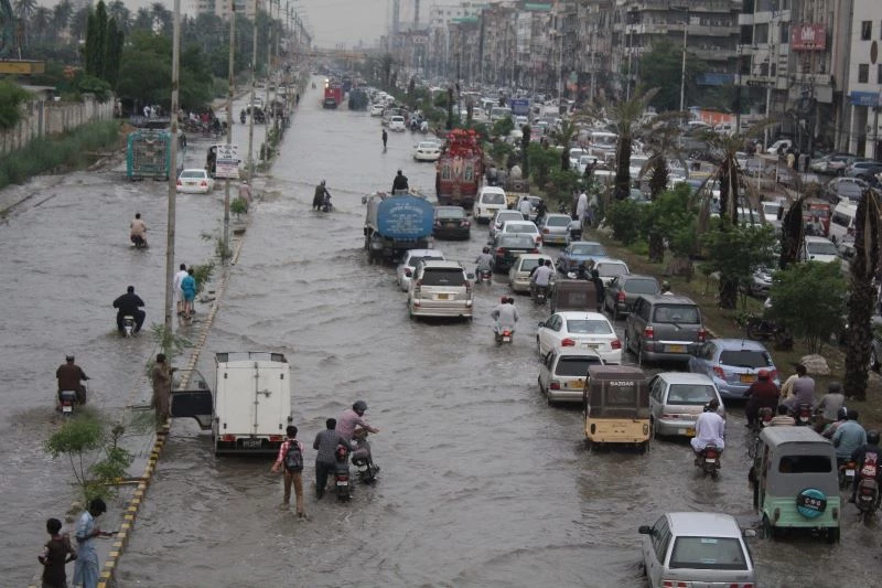 Pakistan’da şiddetli yağışlar felakete sebep oldu: 5 ölü, 30 yaralı
