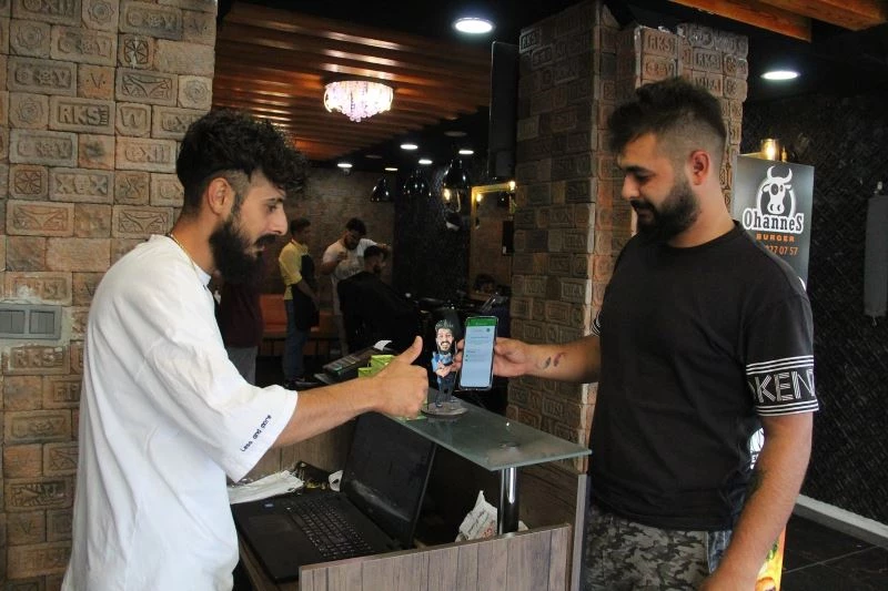 2 doz aşı olan öğrenciye, saç tıraşı ücretsiz
