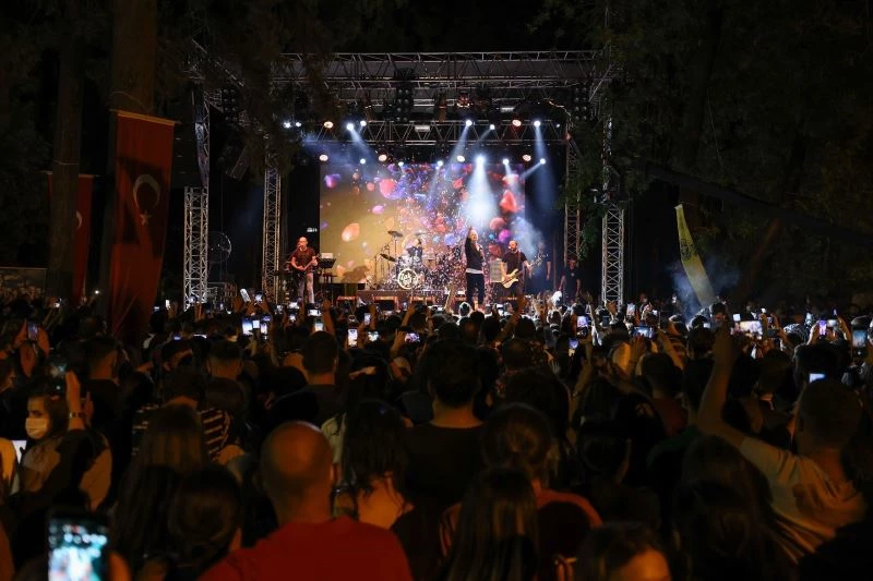 Buca’da Zakkum rüzgârı esti
