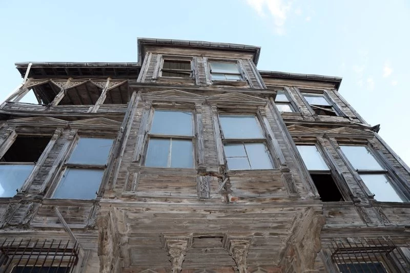 Girit Sokağında tarihi konak kamulaştırıldı

