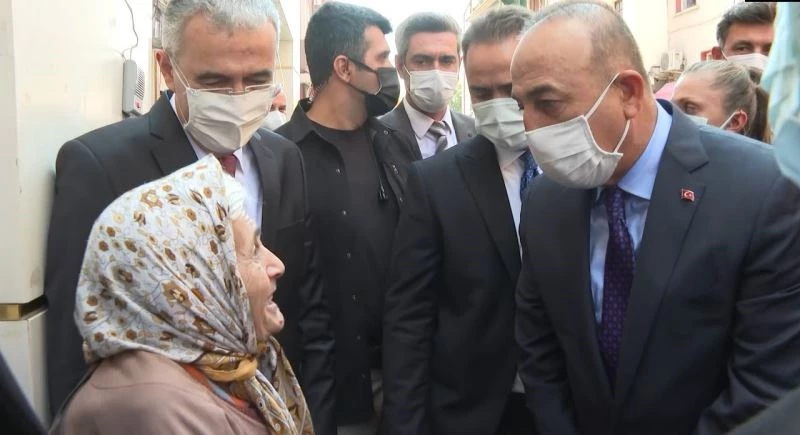 Bakan Çavuşoğlu: “Bu bayrak altında hepimiz beraberiz”

