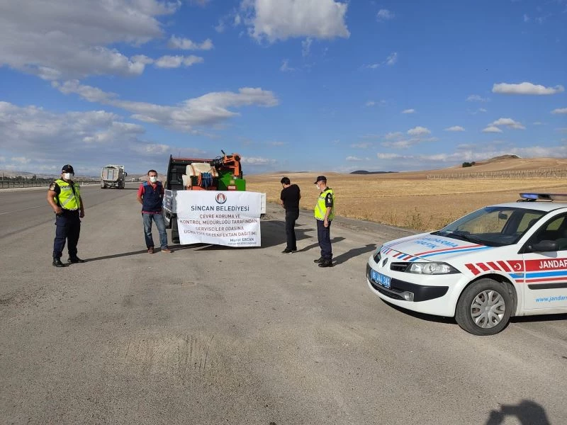 Sincan’da okul servislerine 400 adet dezenfektan dağıtıldı
