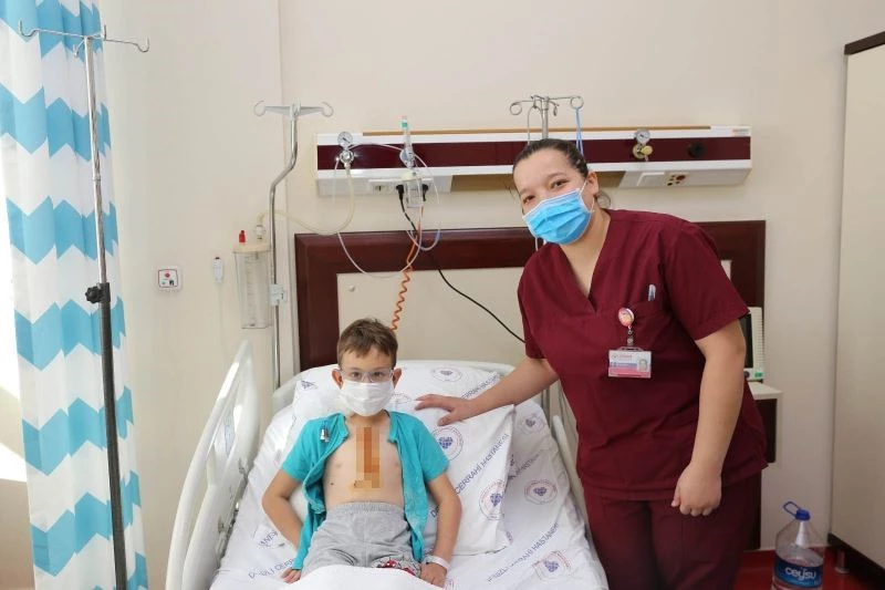 Minik kalpteki delik, Cerrahi’de tedavi edildi
