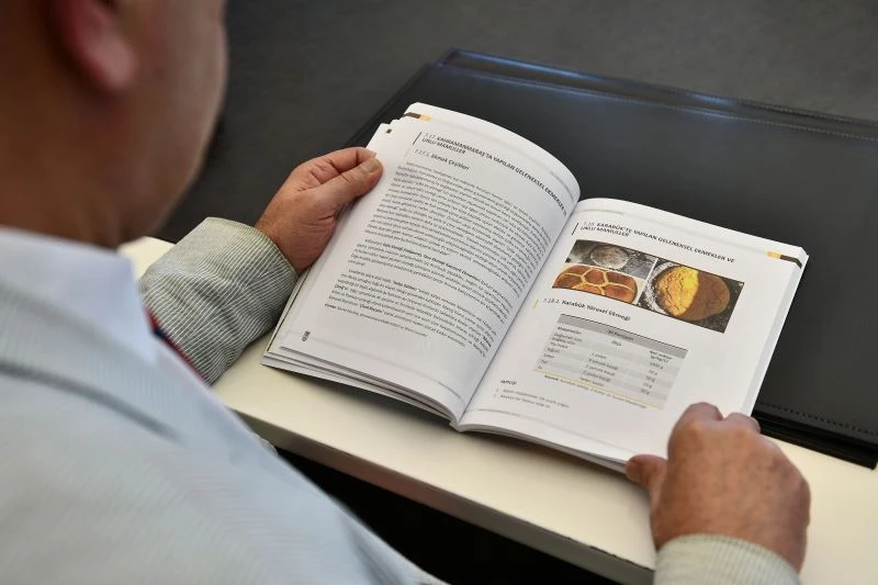 Anadolu’nun unutulmaya yüz tutmuş ekmek kültürü halk ekmek fabrikası tarafından kitaplaştırıldı
