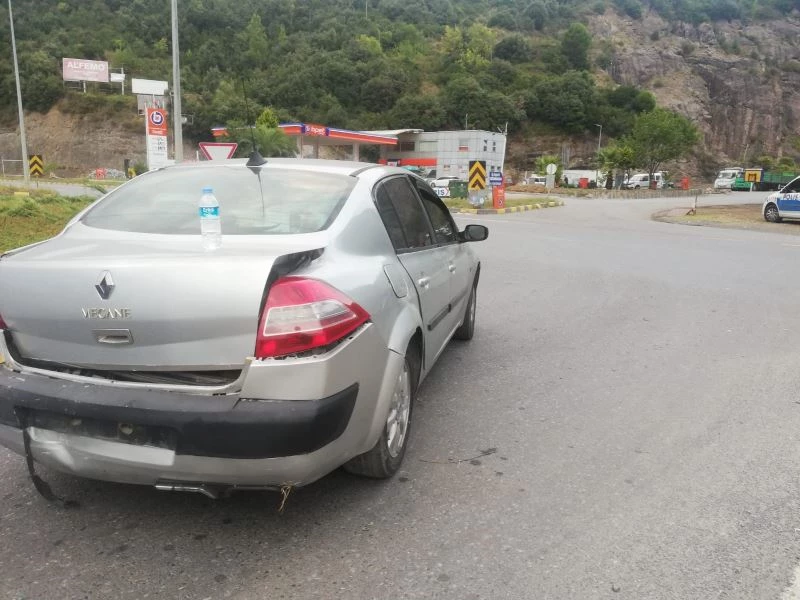 Ereğli’de 2 otomobil çarpıştı, yolcular şoka girdi
