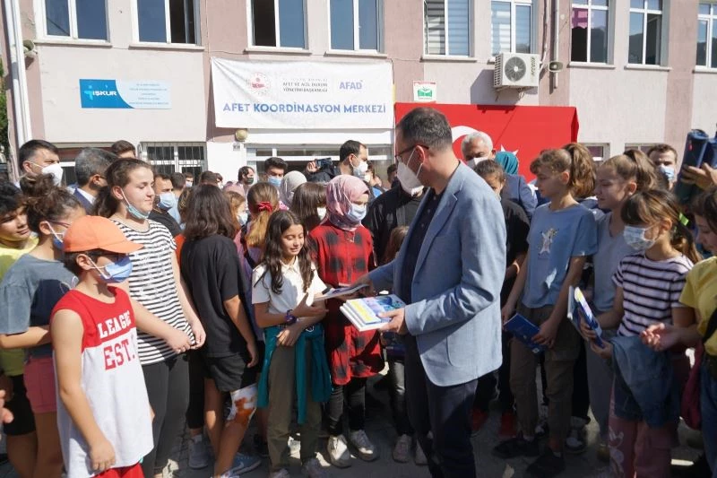 Bakan Kasapoğlu: “Afet bölgesinde yıkılan tesisleri en kısa sürede yeniden kazandıracağız”
